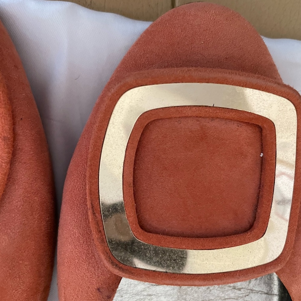 Orange Suede  Roger Vivier ballet  flat in great condition. Barely warn. - Picture 2 of 4